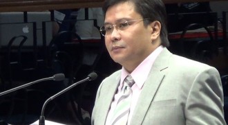Sen. Jinggoy Estrada surrenders, insist he’s innocent