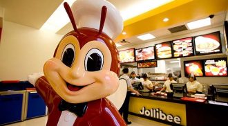 Fil-Cans excited for Jollibee opening in Canada!