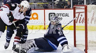 Jets remain tough at home