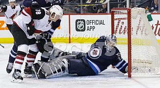 Jets remain tough at home