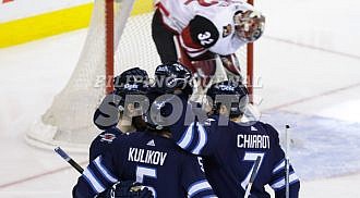Jets remain tough at home