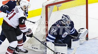 Jets remain tough at home