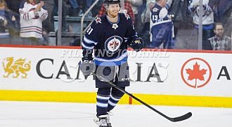 Jets remain tough at home