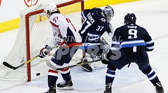 Jets remain tough at home