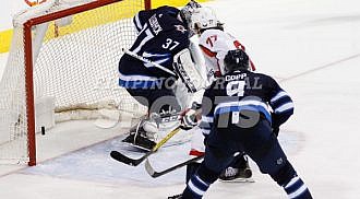 Jets remain tough at home