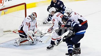 Jets remain tough at home