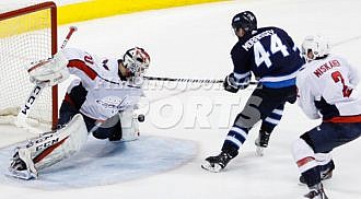Jets remain tough at home