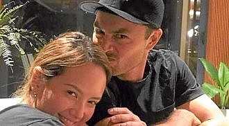 Ellen Adarna laughs off speculations about romance with Derek Ramsey