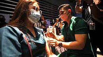 Taguig health workers get COVID-19 booster shots