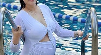Jennylyn Mercado swims with a style; shows  baby bump